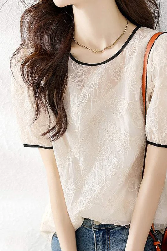 Women's Transitional Outfit First Order Discount Flower Embroidery Piping T-shirt with Lining